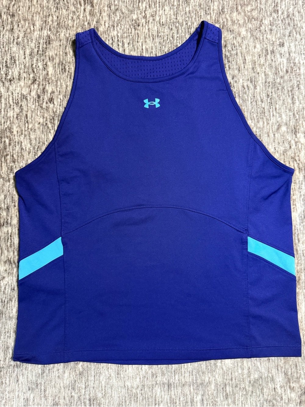 Large • Under Armor top (short)